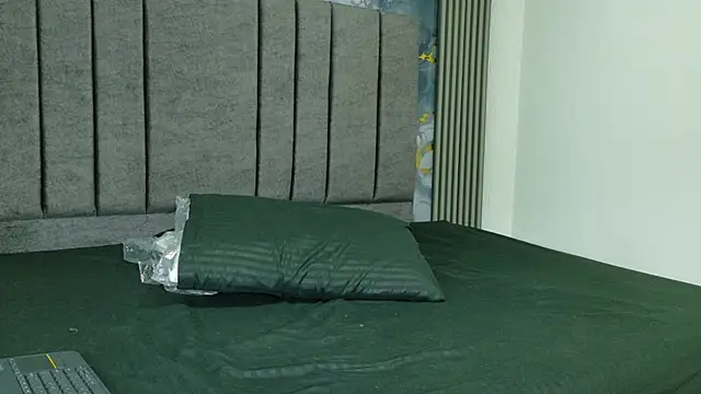 AngelineJolie online show from September 30, 7:08 pm