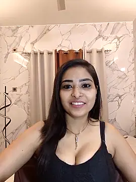 QUEEN-ADITI online show from February 27, 6:08 pm