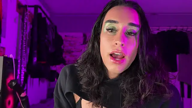 xoFrankie online show from December 2, 2:39 am