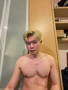 Snapshot of zachlee_69 chatting on June 16, 9:17 pm zachlee 69 online show from June 16, 9:17 pm