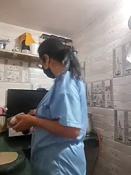 Snapshot of meenu_bhabhi547 chatting on November 12, 4:40 pm meenu bhabhi547 online show from November 12, 4:40 pm