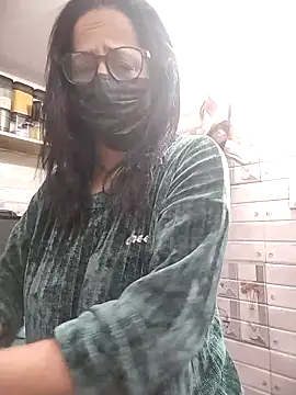 Snapshot of meenu_bhabhi547 chatting on December 19, 3:13 am meenu bhabhi547 online show from December 19, 3:13 am