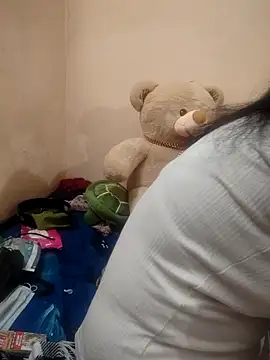 Snapshot of meenu_bhabhi547 chatting on December 22, 4:42 am meenu bhabhi547 online show from December 22, 4:42 am