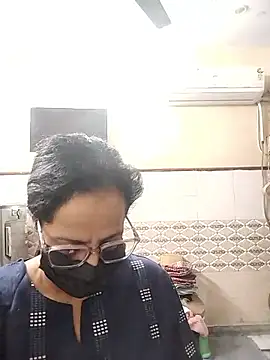 Snapshot of meenu_bhabhi547 chatting on February 2, 3:05 am meenu bhabhi547 online show from February 2, 3:05 am