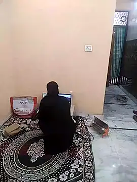 Snapshot of meenu_bhabhi547 chatting on February 8, 4:27 am meenu bhabhi547 online show from February 8, 4:27 am