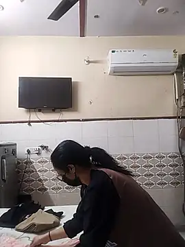 Snapshot of meenu_bhabhi547 chatting on February 12, 3:23 am meenu bhabhi547 online show from February 12, 3:23 am