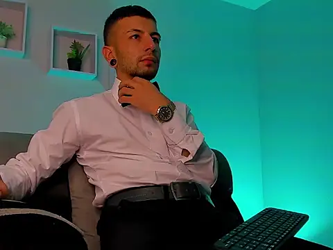 Tayler bennet  online show from September 18, 4:36 am
