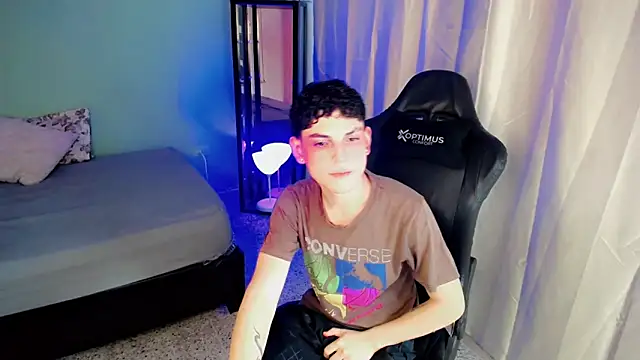 Snapshot of dilan_hott_ chatting on September 20, 8:43 pm dilan hott online show from September 20, 8:43 pm