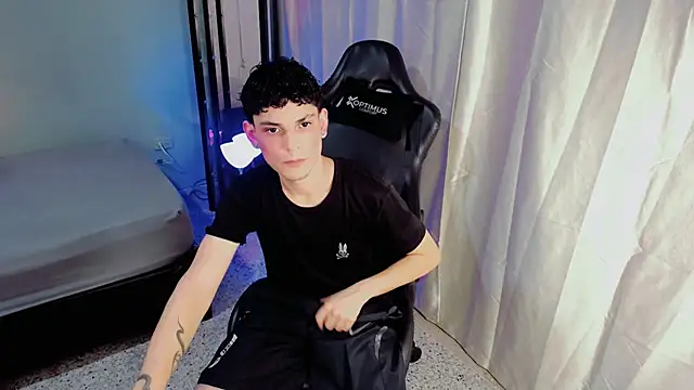 Snapshot of dilan_hott_ chatting on September 21, 9:27 pm dilan hott online show from September 21, 9:27 pm