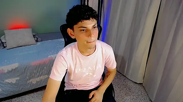 Snapshot of dilan_hott_ chatting on September 29, 10:47 pm dilan hott online show from September 29, 10:47 pm