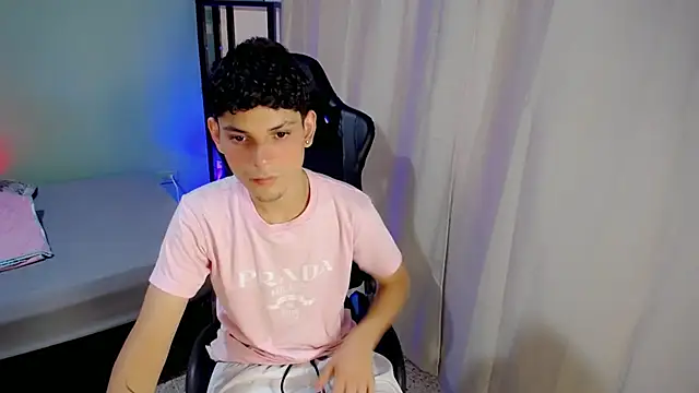 Snapshot of dilan_hott_ chatting on September 30, 8:14 pm dilan hott online show from September 30, 8:14 pm