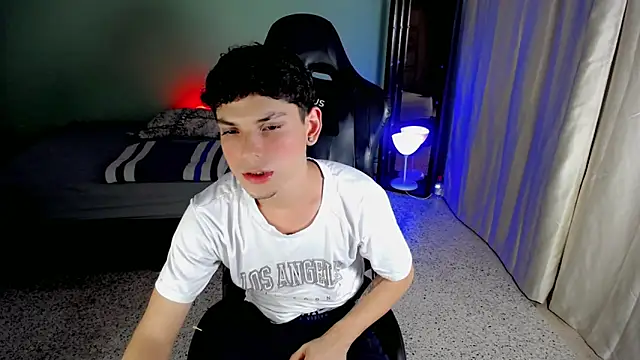 Snapshot of dilan_hott_ chatting on October 2, 8:16 pm dilan hott online show from October 2, 8:16 pm