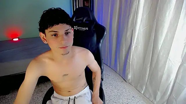 Snapshot of dilan_hott_ chatting on October 3, 8:39 pm dilan hott online show from October 3, 8:39 pm