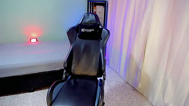 Snapshot of dilan_hott_ chatting on October 6, 9:01 pm dilan hott online show from October 6, 9:01 pm