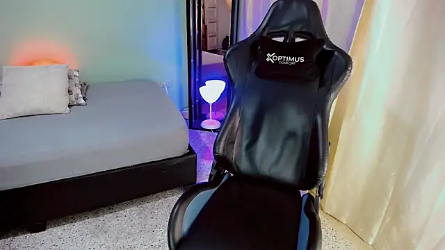 Snapshot of dilan_hott_ chatting on October 10, 8:41 pm dilan hott online show from October 10, 8:41 pm