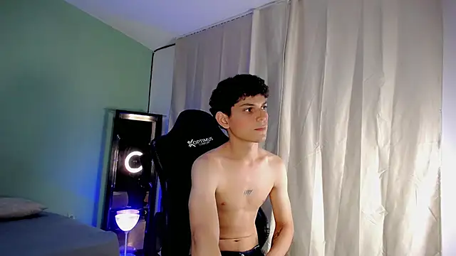 Snapshot of dilan_hott_ chatting on October 12, 8:19 pm dilan hott online show from October 12, 8:19 pm