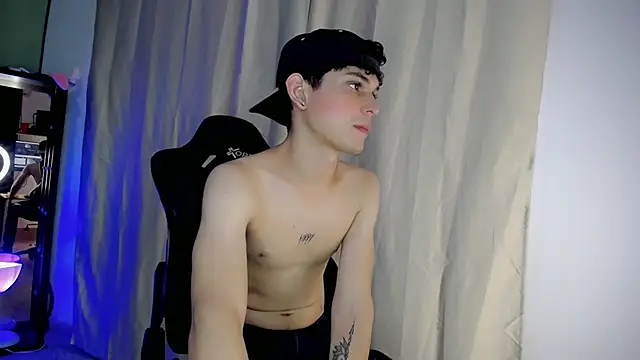 Snapshot of dilan_hott_ chatting on October 15, 8:20 pm dilan hott online show from October 15, 8:20 pm