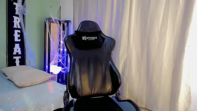 Snapshot of dilan_hott_ chatting on October 27, 8:13 pm dilan hott online show from October 27, 8:13 pm