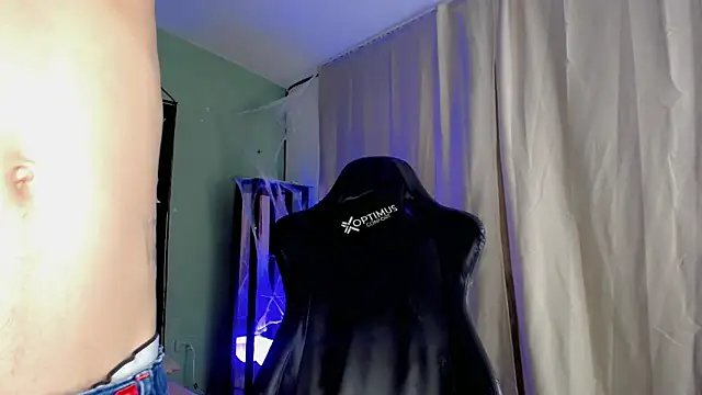 Snapshot of dilan_hott_ chatting on October 31, 8:21 pm dilan hott online show from October 31, 8:21 pm