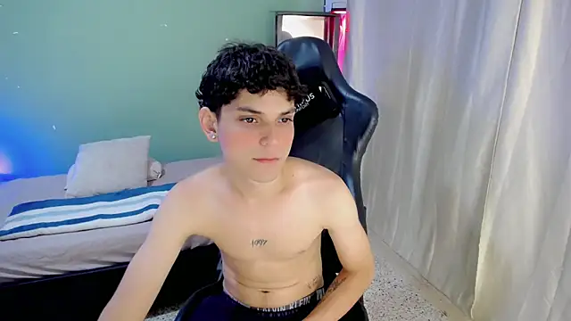 dilan hott  online show from November 10, 7:57 pm