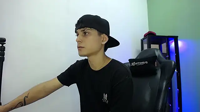 dilan hott  online show from December 13, 7:53 pm