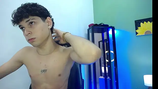 dilan hott  online show from December 19, 3:41 pm