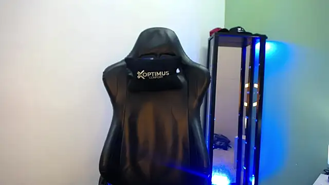 dilan hott  online show from December 22, 8:39 pm