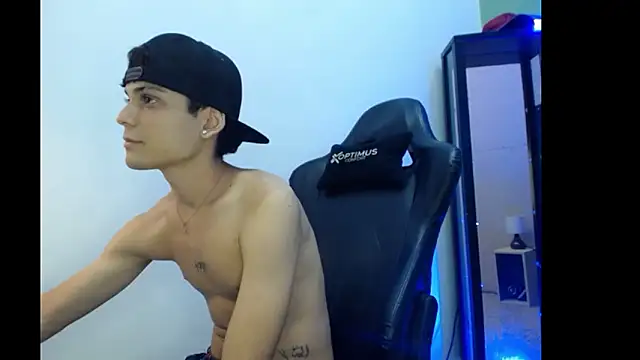 dilan hott  online show from January 18, 8:12 pm