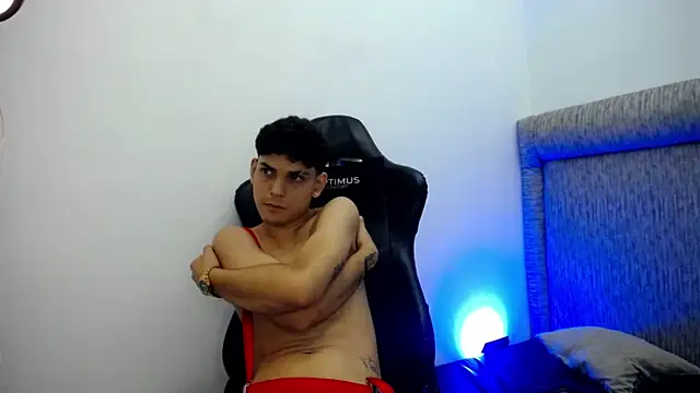 dilan hott  online show from February 7, 8:45 pm