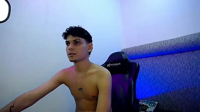 dilan hott  online show from February 8, 8:12 pm