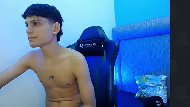 dilan hott  online show from February 9, 8:02 pm