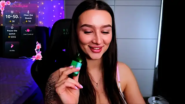 Veronica Larsson online show from February 20, 9:32 am