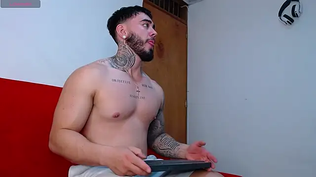 tommyblessd1 online show from September 28, 6:19 am