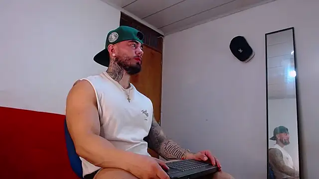 Snapshot of tommyblessd1 chatting on May 21, 1:18 pm tommyblessd1 online show from May 21, 1:18 pm