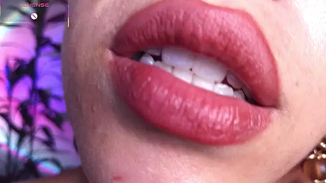 Snapshot of bri_von_dhara__ chatting on February 12, 10:05 pm bri von dhara online show from February 12, 10:05 pm