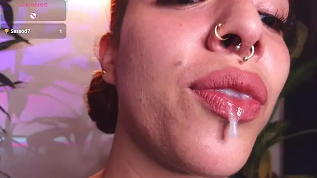 Snapshot of bri_von_dhara__ chatting on February 15, 12:40 am bri von dhara online show from February 15, 12:40 am