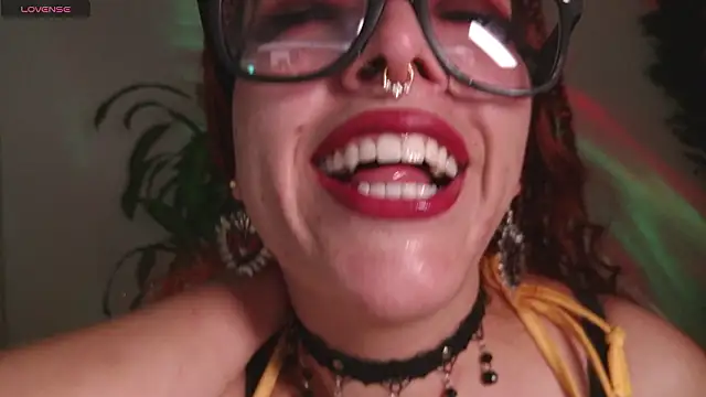 Snapshot of bri_von_dhara__ chatting on March 20, 2:05 am bri von dhara online show from March 20, 2:05 am