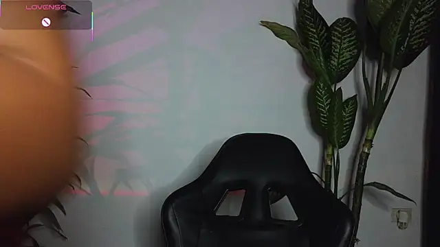 Snapshot of bri_von_dhara__ chatting on March 25, 10:38 pm bri von dhara online show from March 25, 10:38 pm