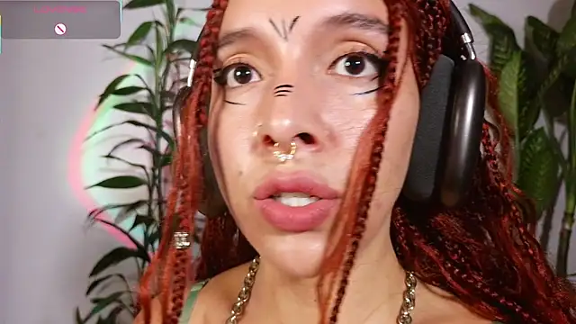 Snapshot of bri_von_dhara__ chatting on April 2, 9:56 pm bri von dhara online show from April 2, 9:56 pm