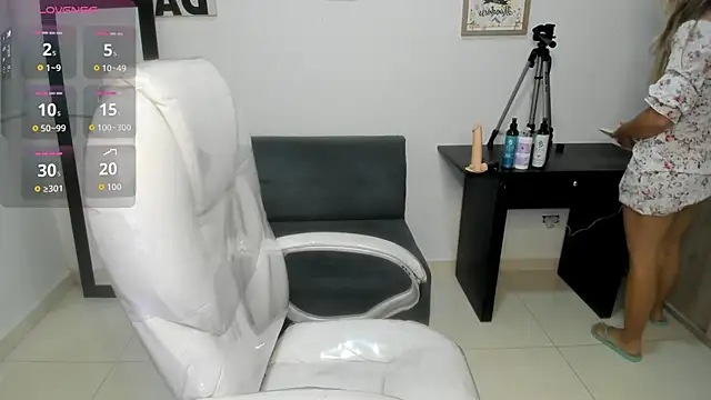 Aiilyn Ds online show from September 18, 9:44 am