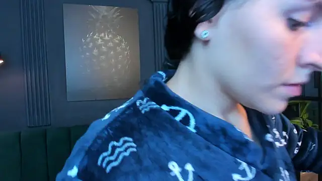 aliceandsia online show from September 18, 1:40 am