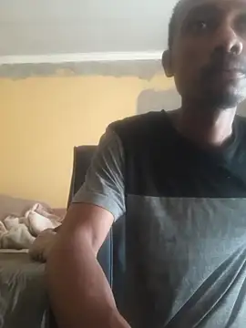 Snapshot of Hidden_African_Fruit chatting on December 5, 6:33 am Hidden African Fruit online show from December 5, 6:33 am