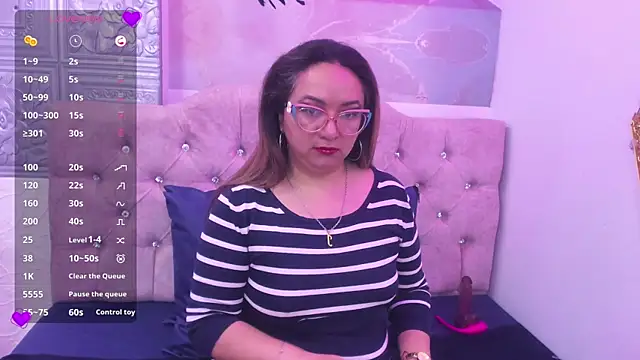 Snapshot of leyla_smithh chatting on October 18, 12:17 pm leyla smithh online show from October 18, 12:17 pm