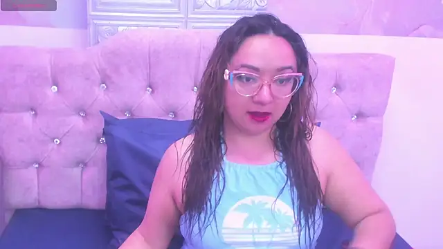 Snapshot of leyla_smithh chatting on October 22, 12:27 pm leyla smithh online show from October 22, 12:27 pm