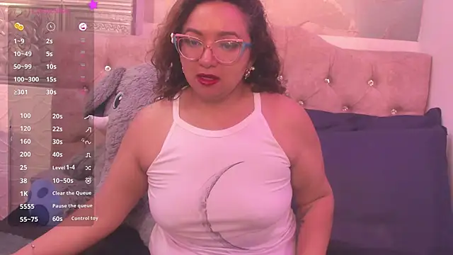 Snapshot of leyla_smithh chatting on October 24, 3:14 am leyla smithh online show from October 24, 3:14 am