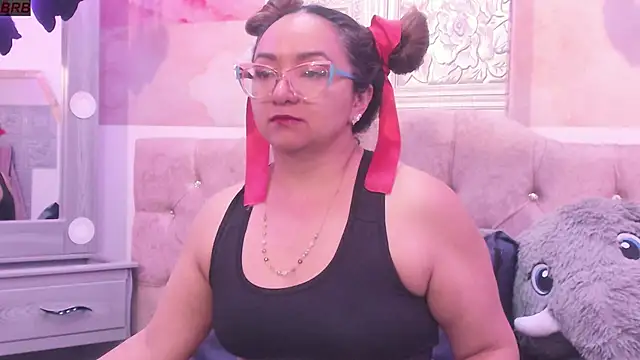 Snapshot of leyla_smithh chatting on October 28, 12:52 pm leyla smithh online show from October 28, 12:52 pm