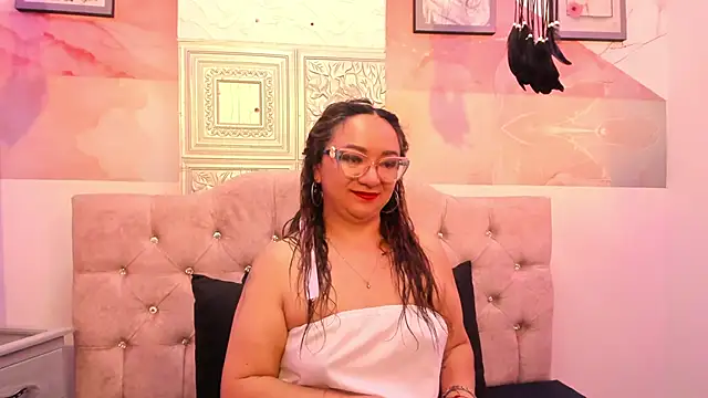 Snapshot of leyla_smithh chatting on October 29, 12:40 pm leyla smithh online show from October 29, 12:40 pm