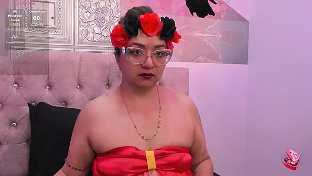 Snapshot of leyla_smithh chatting on October 31, 12:39 pm leyla smithh online show from October 31, 12:39 pm