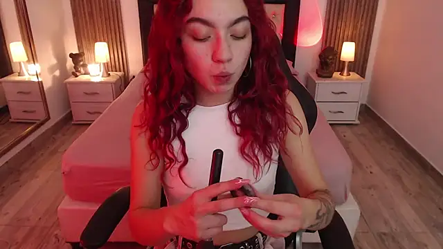 Red kytty6 online show from October 3, 9:01 pm