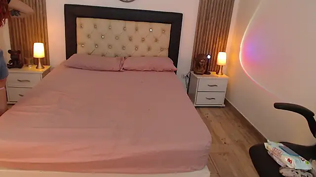 Red kytty6 online show from October 22, 9:14 pm